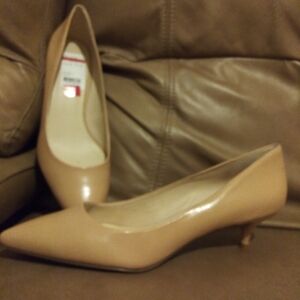 Ladies Nine West dress shoes